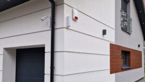 Kamery na rogu budynku