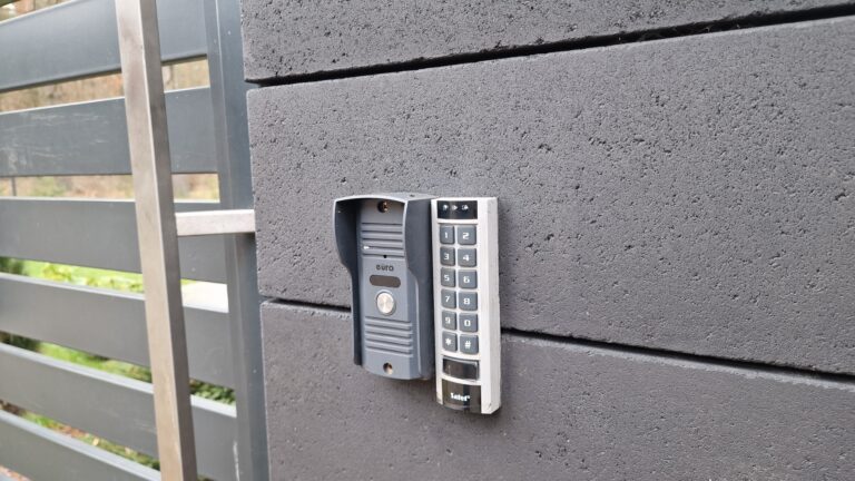 Widedomofon przy bramie